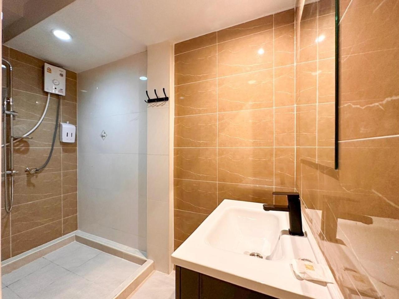 Thrive Hotel Бангкок Экстерьер фото