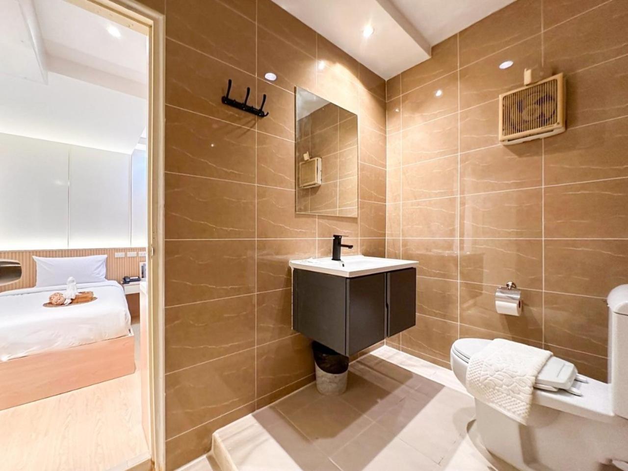Thrive Hotel Бангкок Экстерьер фото