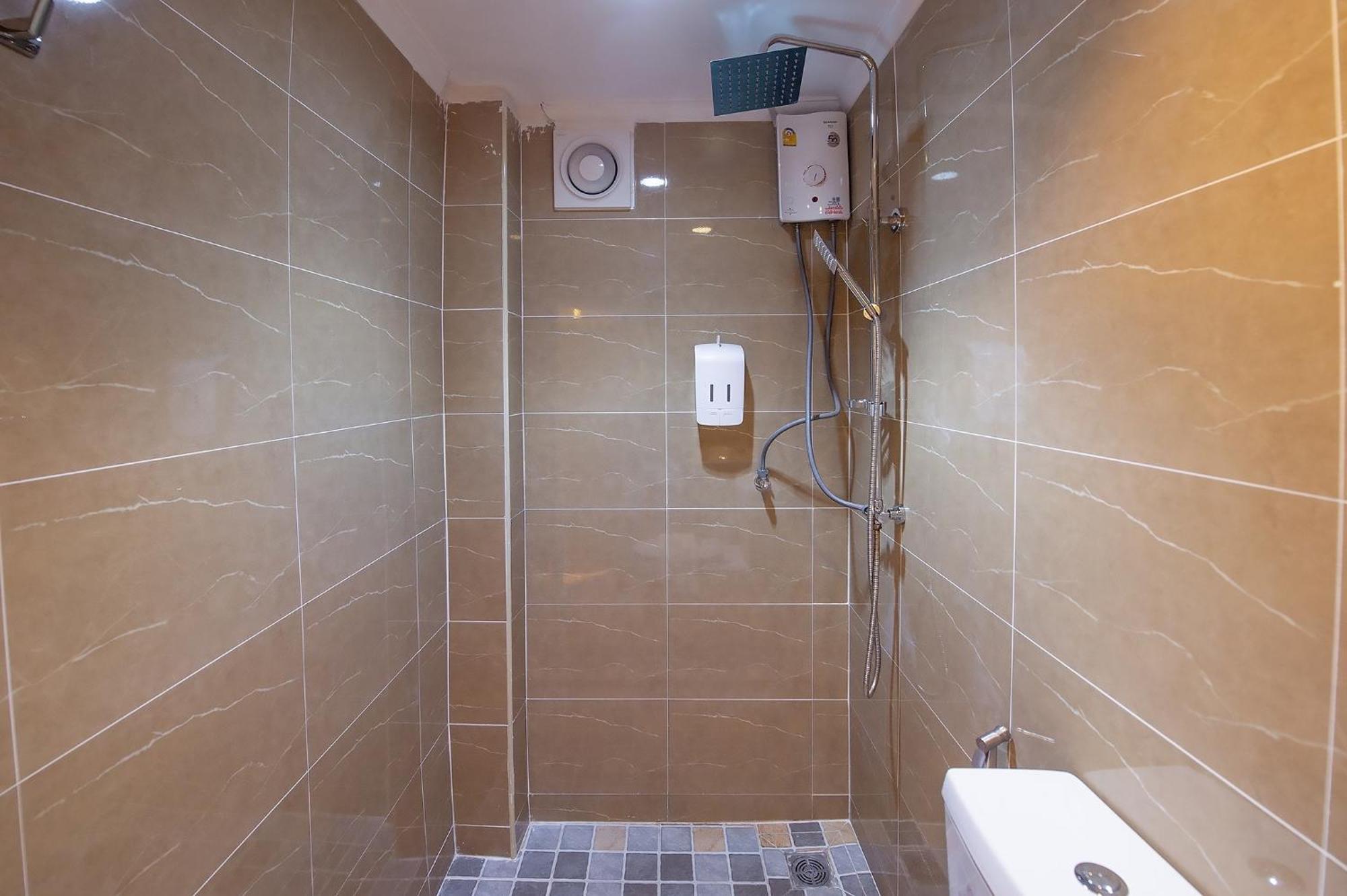 Thrive Hotel Бангкок Экстерьер фото